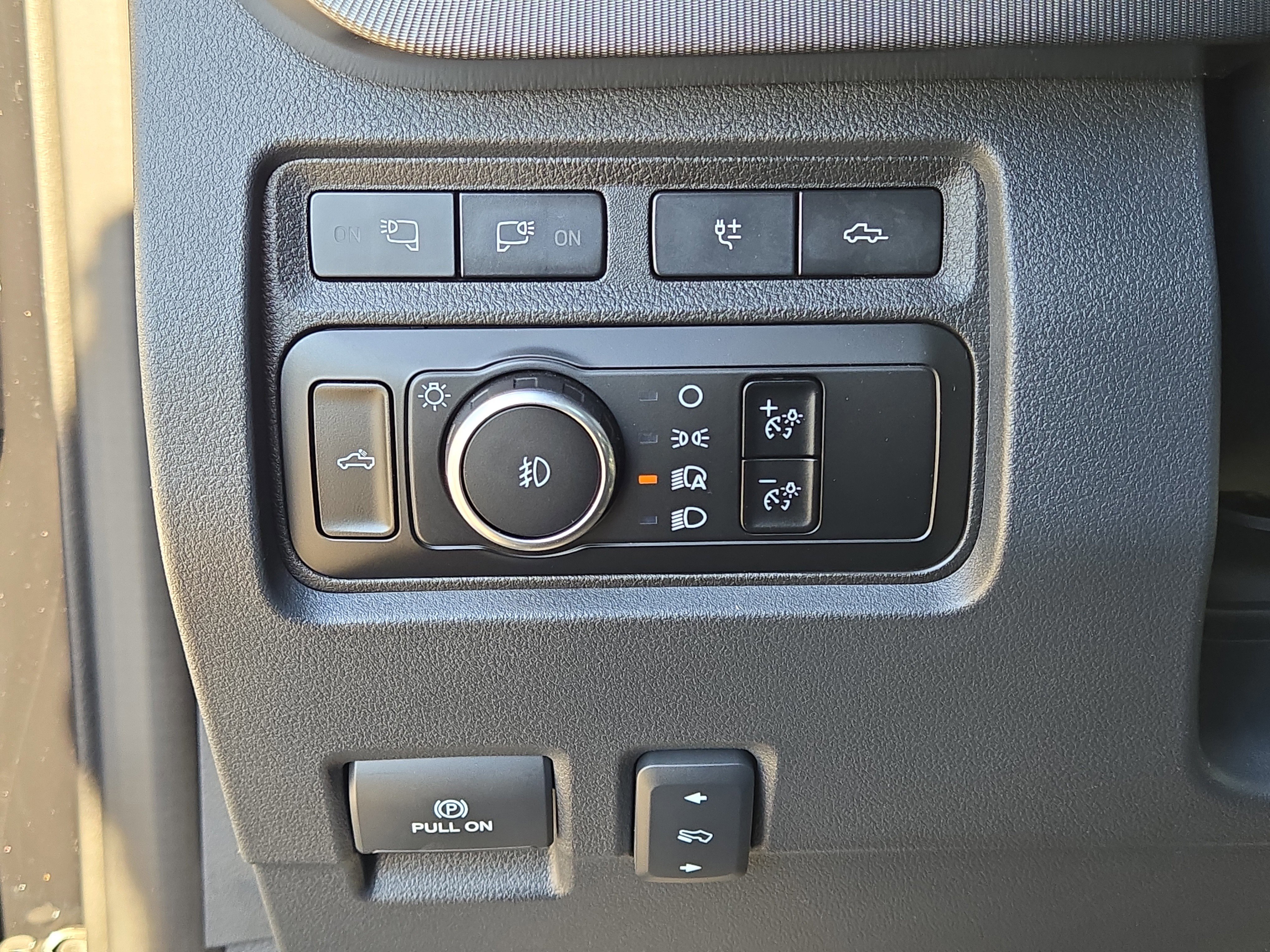 Certified 2023 Ford F450 Platinum w/ FX4 Off-Road Package image 27