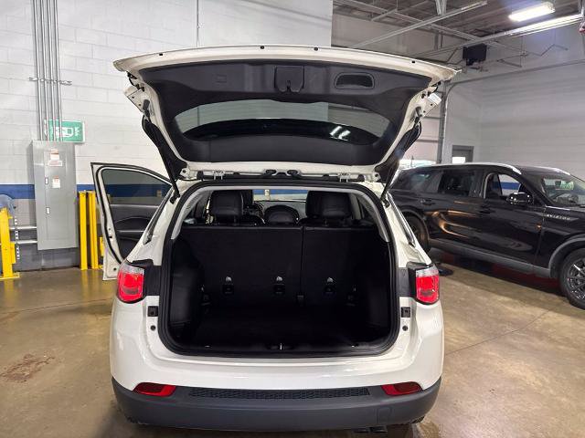 Used 2018 Jeep Compass Limited AWD/4WD image 11