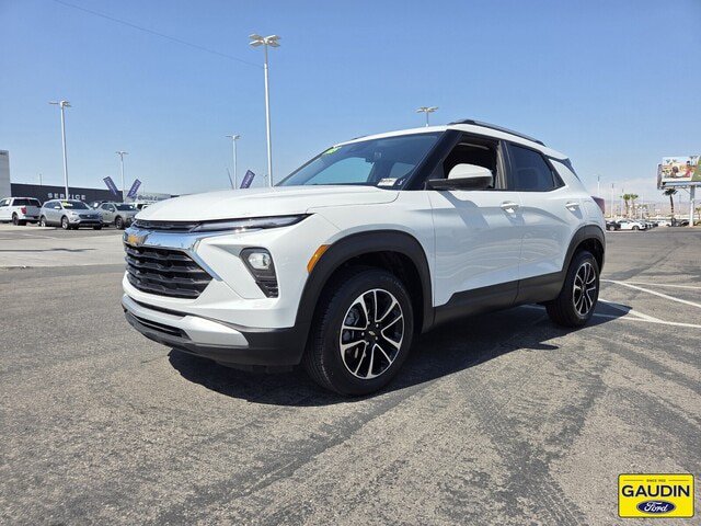 Used 2025 Chevrolet TrailBlazer LT AWD/4WD image 3
