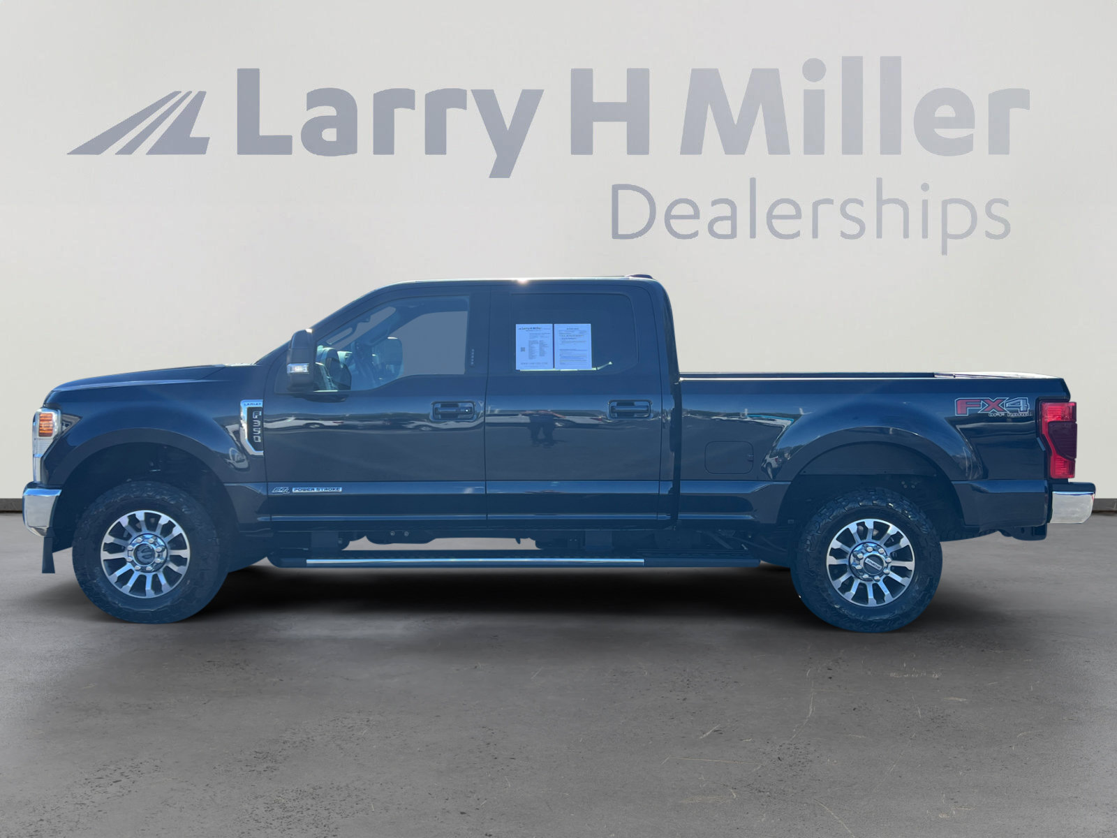 Certified 2022 Ford F350 Lariat w/ Lariat Ultimate Package AWD/4WD image 2