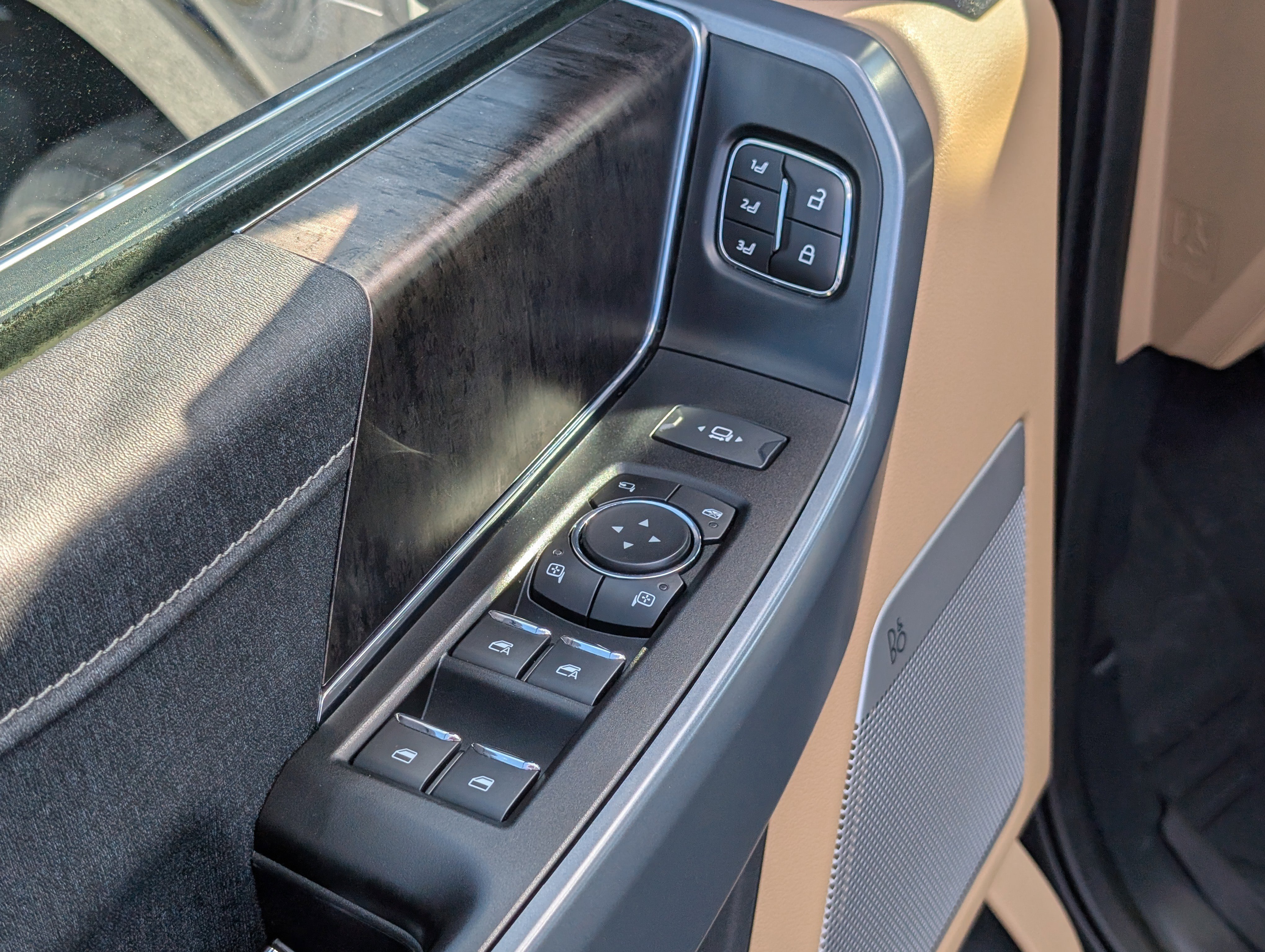 Certified 2022 Ford F150 Lariat w/ Equipment Group 502A High image 21