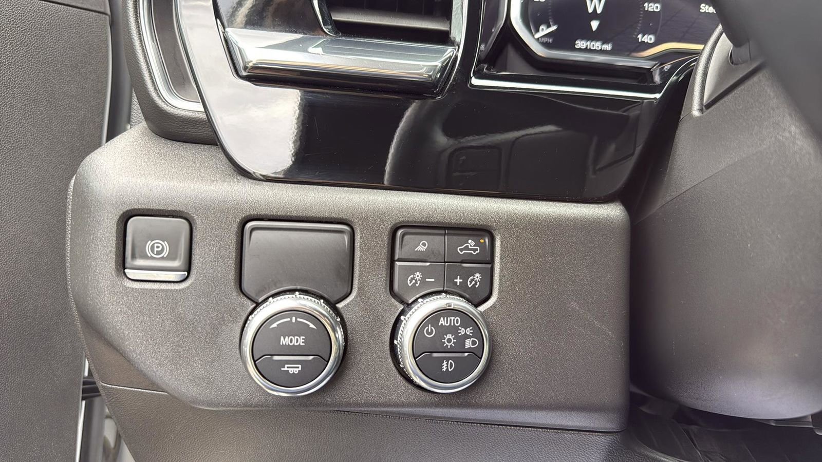 Used 2025 GMC Sierra 1500 SLT image 18