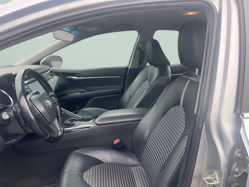Used 2020 Toyota Camry SE image 15