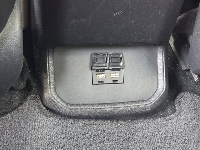 Used 2021 Toyota Highlander XLE FWD image 19