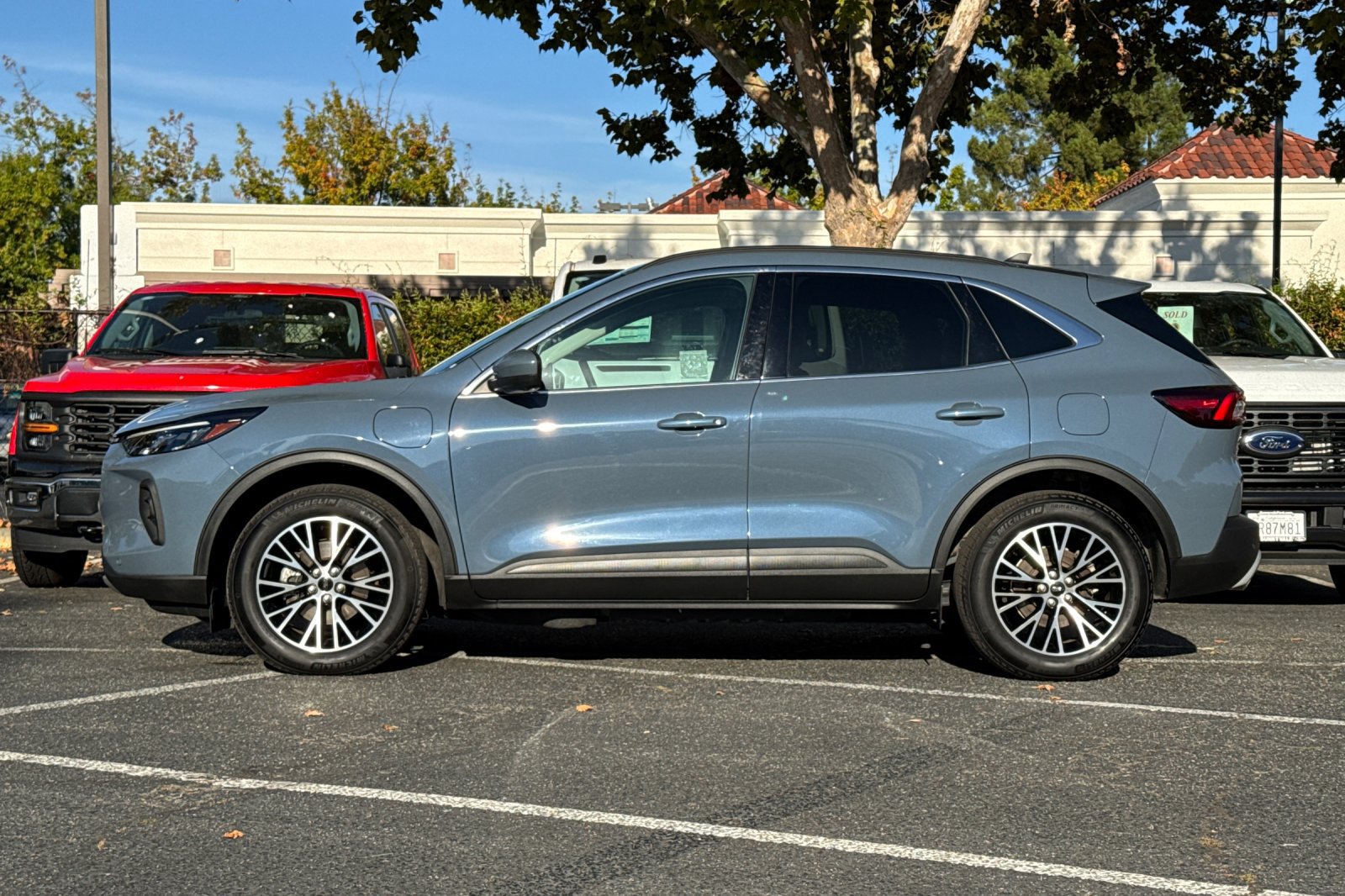 Certified 2025 Ford Escape SE w/ PHEV Premium Package FWD image 8