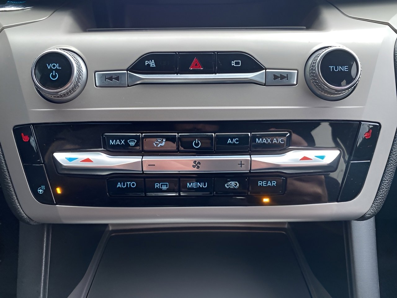 Certified 2023 Ford Explorer XLT w/ Equipment Group 202A image 23