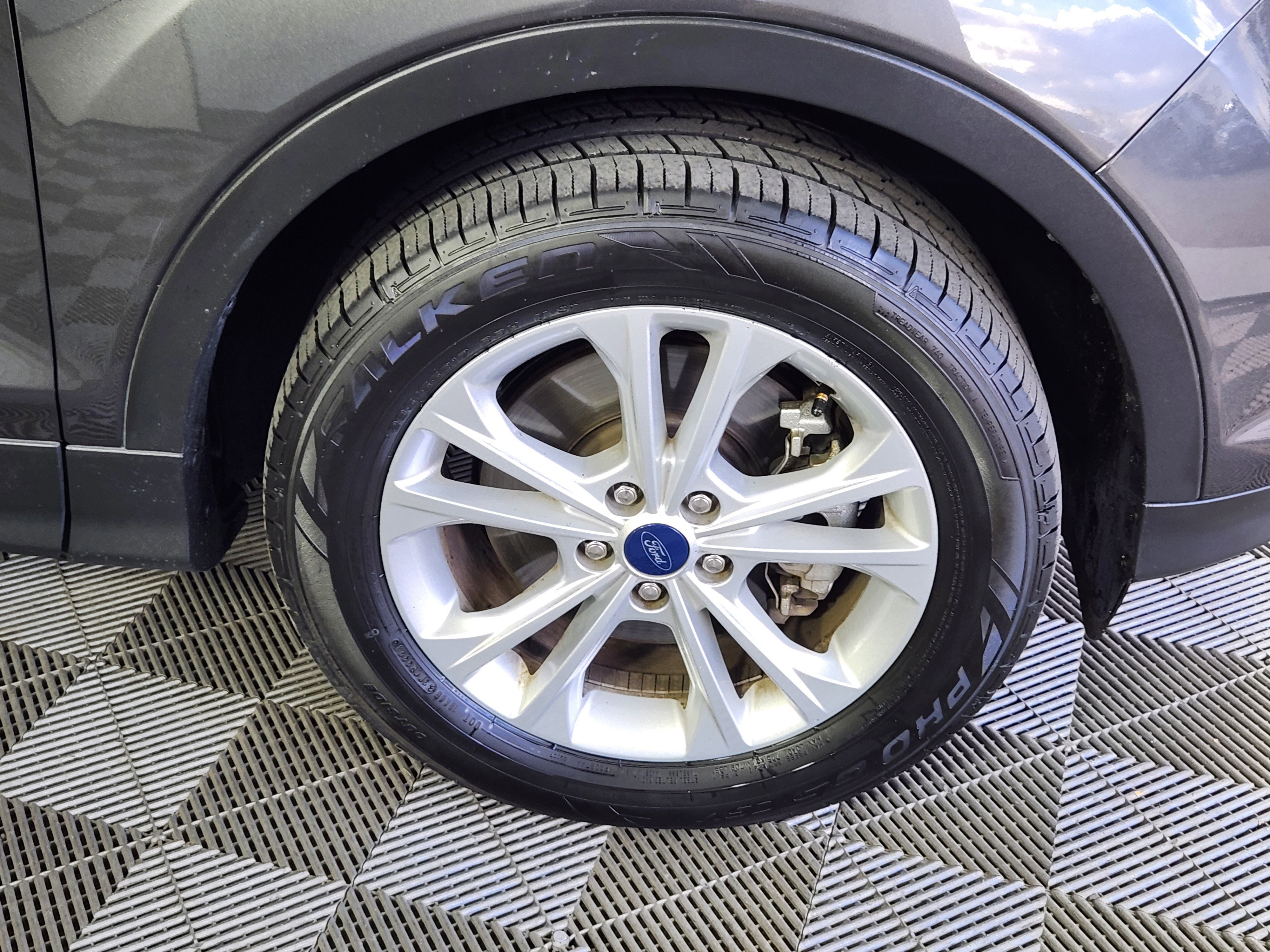 Certified 2018 Ford Escape SE w/ Ford Safe & Smart Package image 9