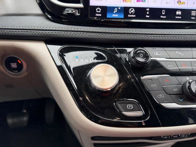 Used 2024 Chrysler Pacifica Limited image 20