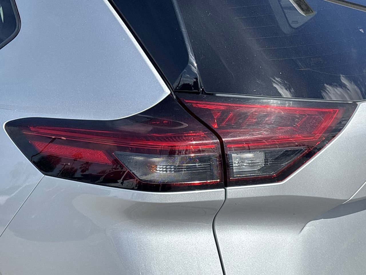 Used 2021 Nissan Rogue SV image 13