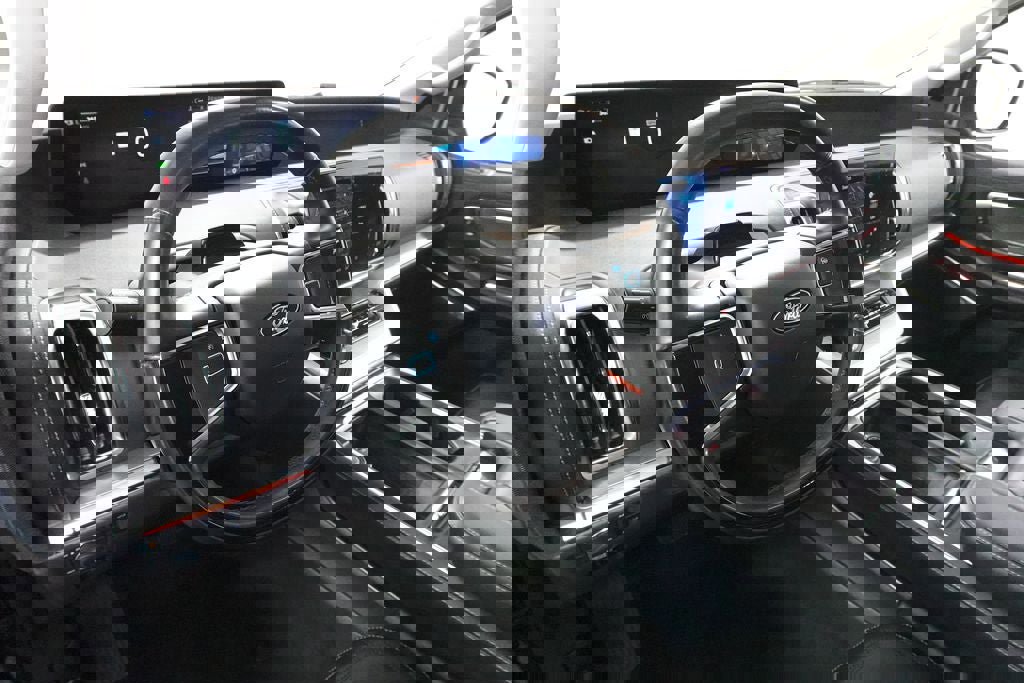 Certified 2025 Ford Expedition Platinum image 28