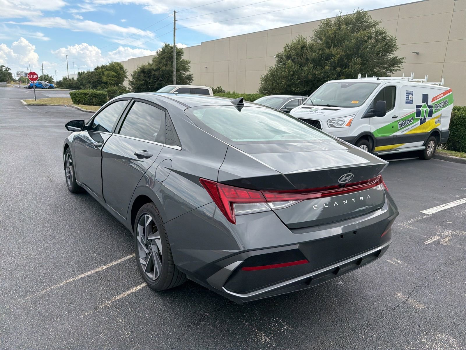 Used 2025 Hyundai Elantra SEL FWD image 11