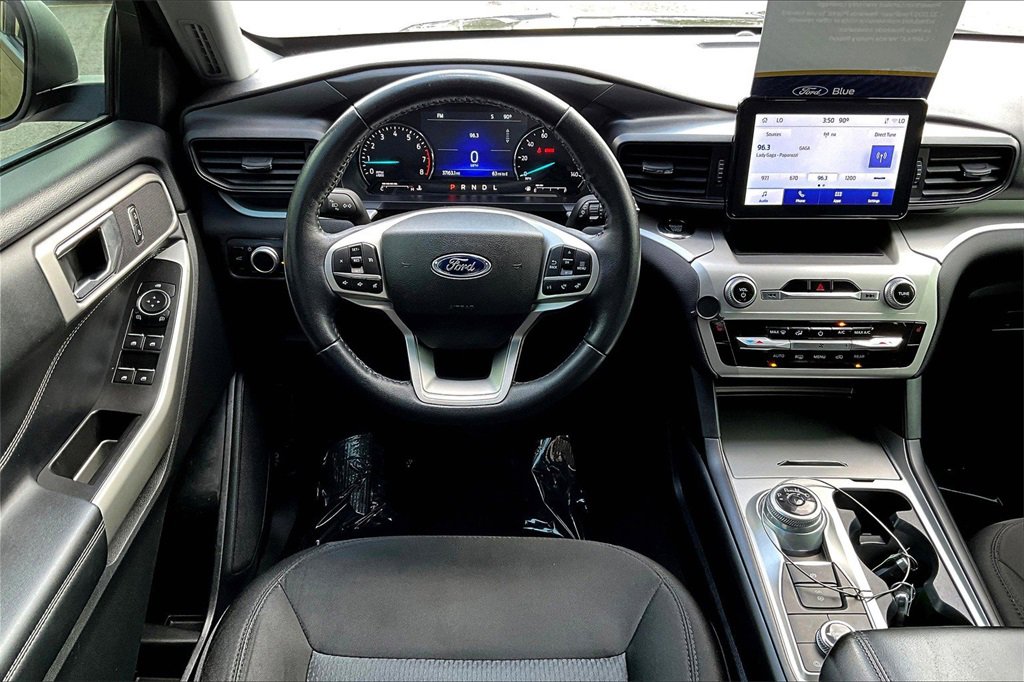 Certified 2022 Ford Explorer XLT w/ Class IV Trailer Tow Package image 5