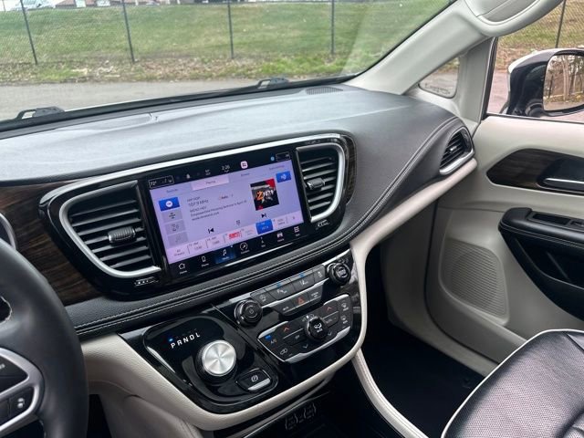 Used 2023 Chrysler Pacifica Limited image 40