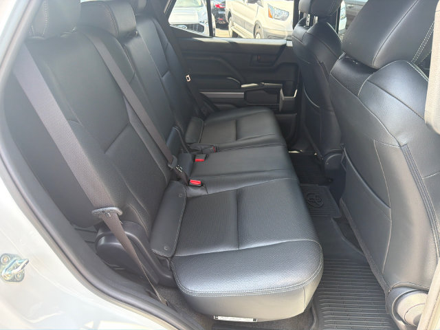 Used 2025 Toyota 4Runner SR5 AWD/4WD image 17