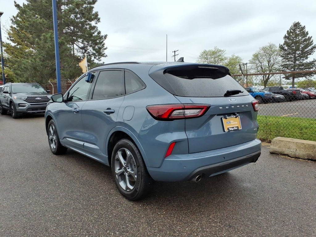 Certified 2023 Ford Escape ST-Line Select w/ Tech Pack #1 AWD/4WD image 9