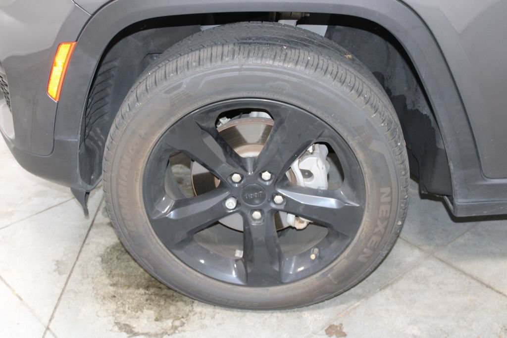 Used 2022 Jeep Grand Cherokee Altitude RWD image 42