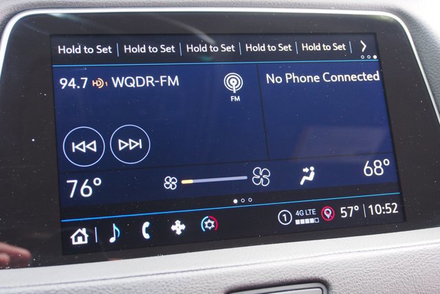 Used 2023 Cadillac XT4 Luxury w/ Cold Weather Package image 27