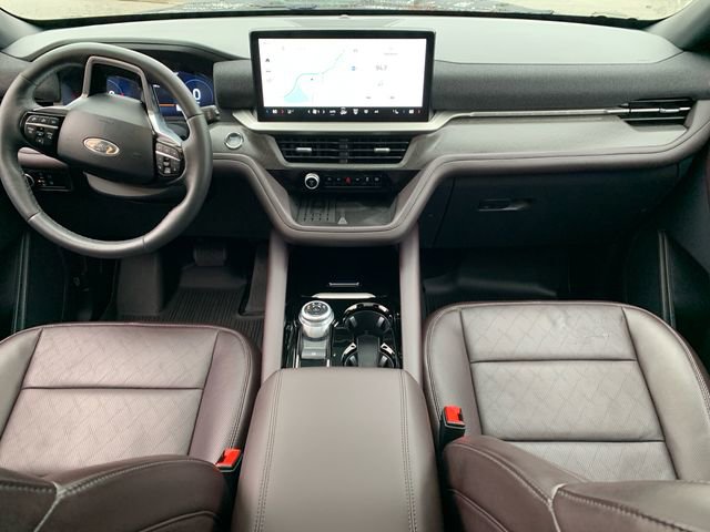 Certified 2025 Ford Explorer Platinum image 24