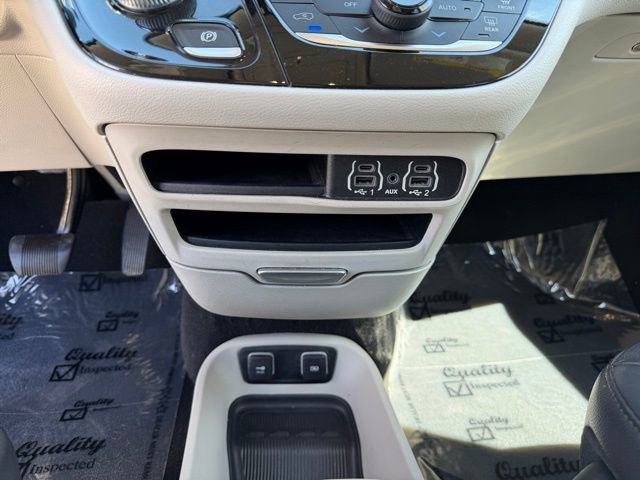 Used 2021 Chrysler Pacifica Touring-L FWD image 19