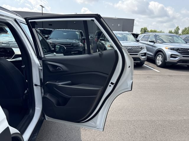 Used 2025 Chevrolet Trax LT w/ LT Convenience Package FWD image 16