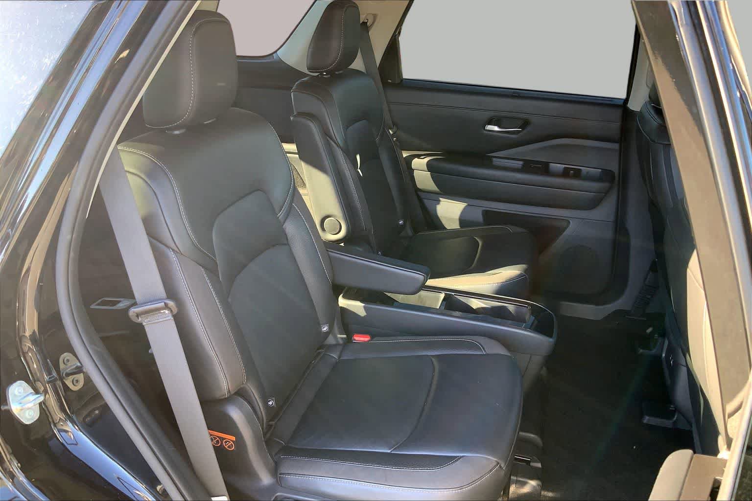 Used 2023 Nissan Pathfinder SL w/ SL Premium Package FWD image 19