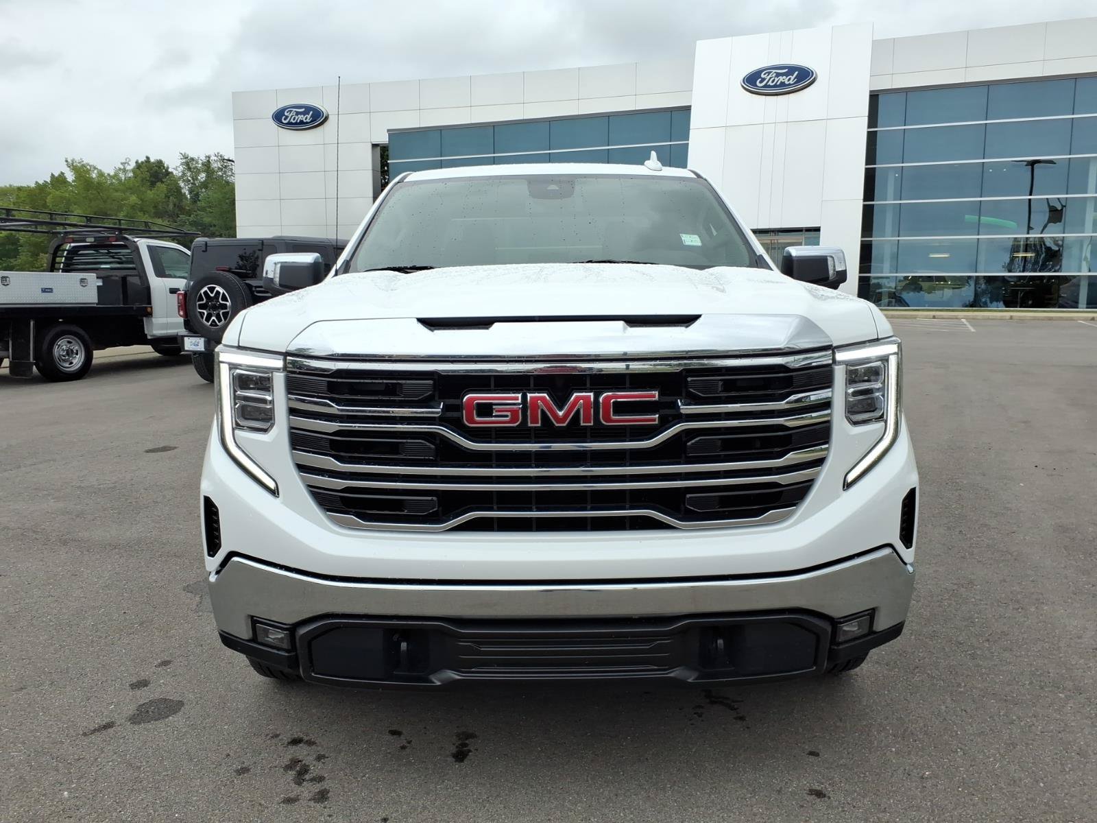 Used 2025 GMC Sierra 1500 SLT AWD/4WD image 8
