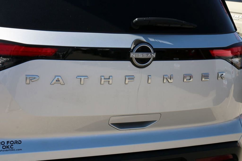 Used 2025 Nissan Pathfinder SV image 8
