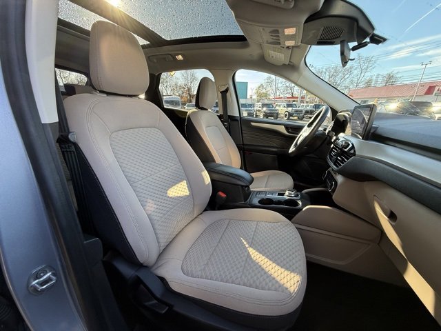 Certified 2022 Ford Escape SE w/ SE Sport Appearance Package image 16