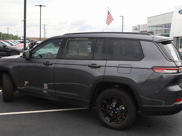 Used 2024 Jeep Grand Cherokee L Altitude AWD/4WD image 19