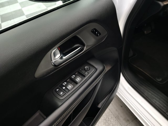 Used 2025 Chrysler Pacifica Select FWD image 20