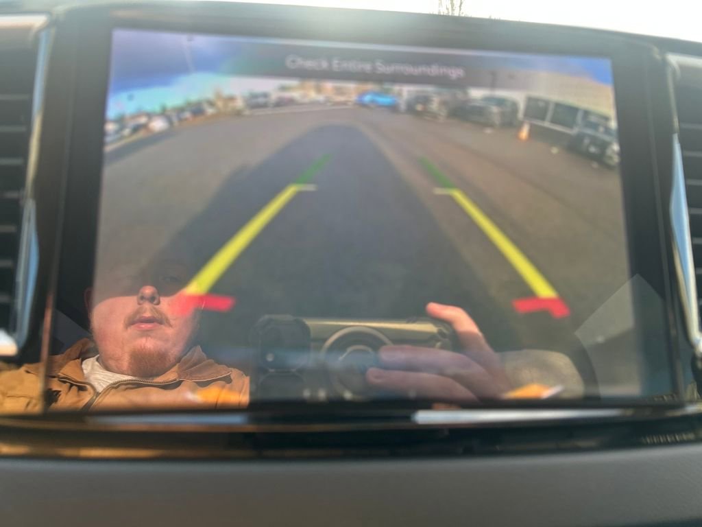 Used 2024 Chrysler Pacifica Touring-L image 28