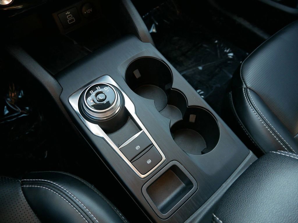 Certified 2024 Ford Escape Platinum image 28