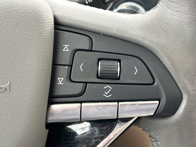 Used 2024 Cadillac XT6 Premium Luxury w/ Technology Package FWD image 31