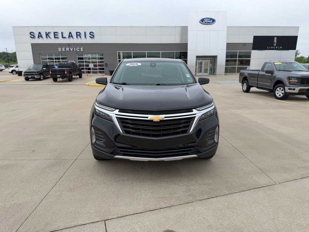 Used 2024 Chevrolet Equinox LT AWD/4WD image 2