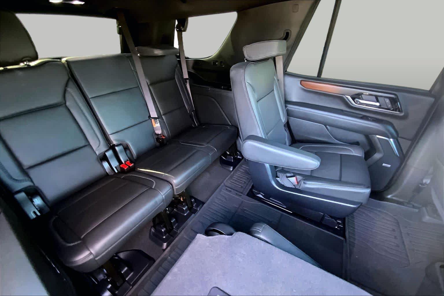 Used 2025 GMC Yukon Denali w/ Sun & Power Step Package AWD/4WD image 17