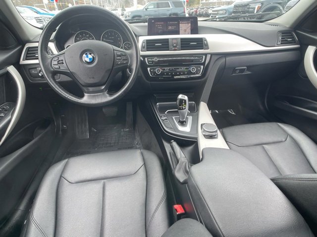 Used 2018 BMW 320i xDrive Sedan w/ Convenience Package image 15
