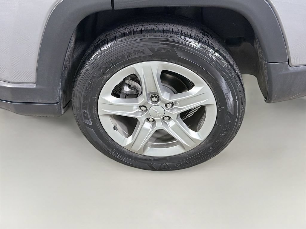 Used 2023 Jeep Compass Latitude AWD/4WD image 28