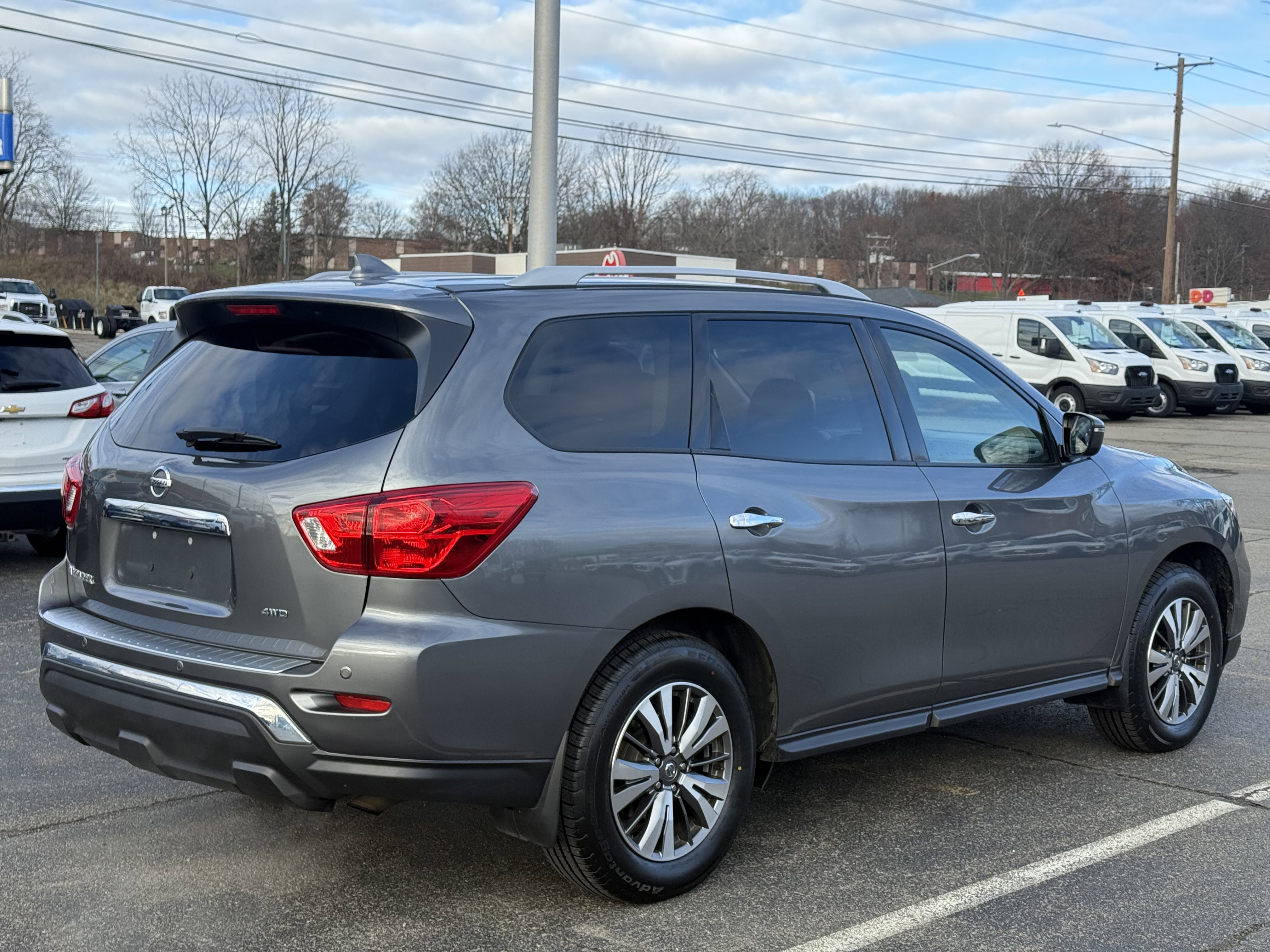 Used 2020 Nissan Pathfinder S image 2