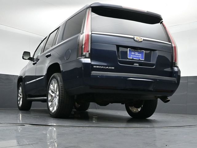 Used 2018 Cadillac Escalade Luxury AWD/4WD image 39