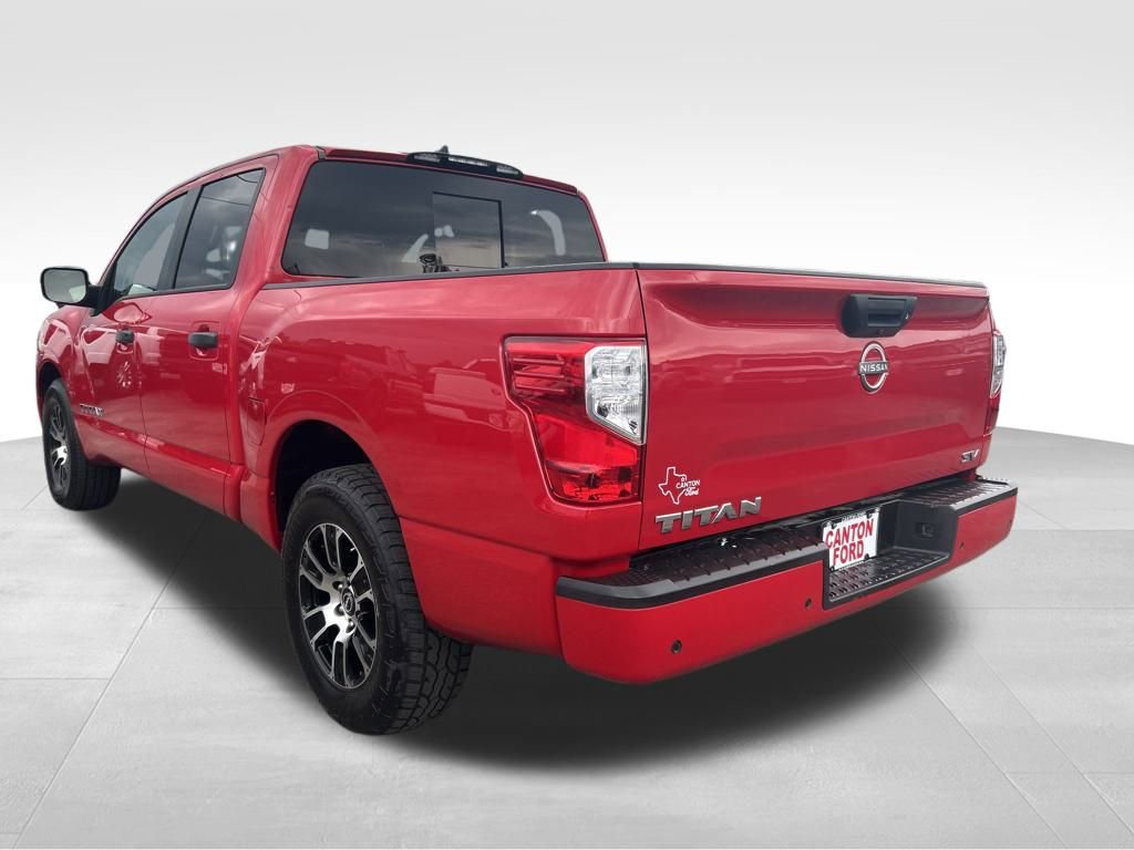 Used 2023 Nissan Titan SV image 3