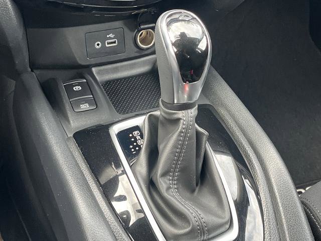 Used 2019 Nissan Rogue SV w/ Premium Package FWD image 14