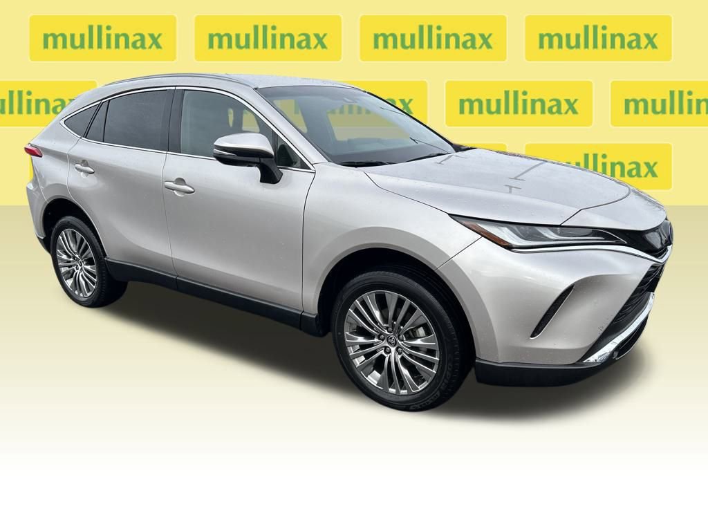 Used 2023 Toyota Venza XLE image 1