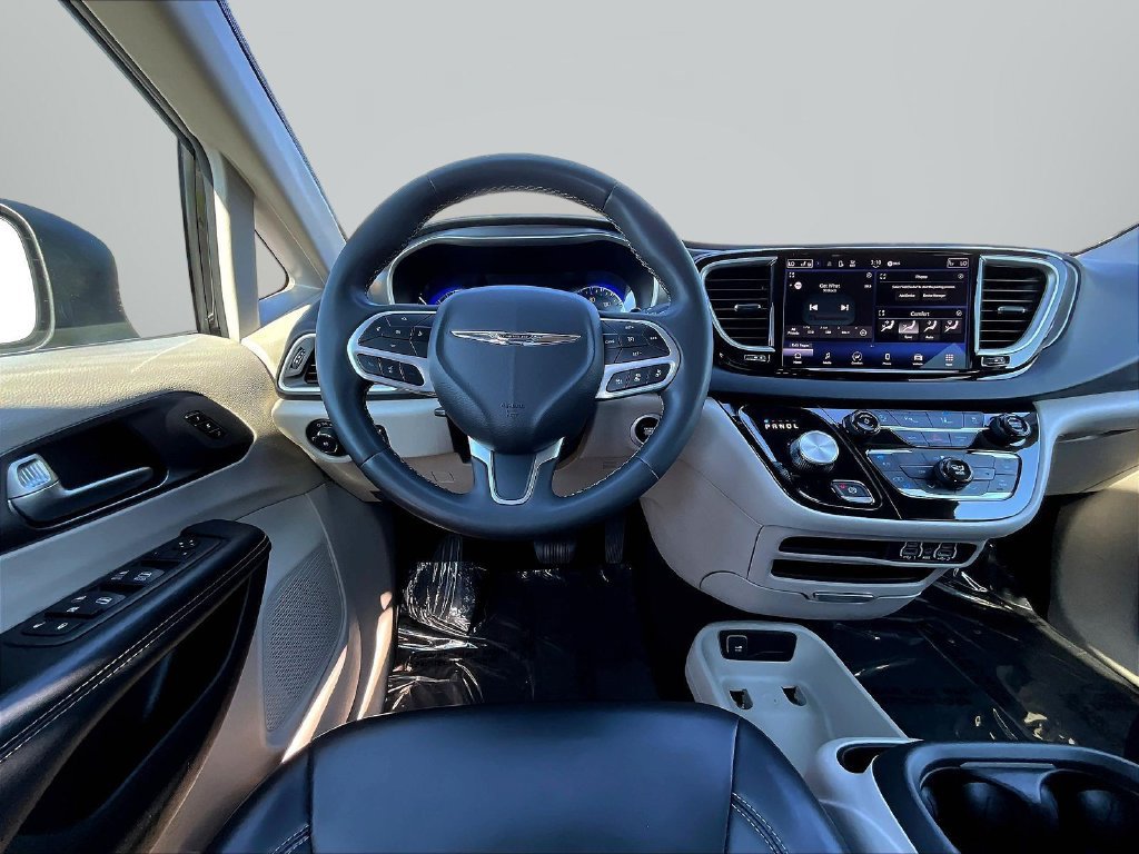 Used 2023 Chrysler Pacifica Touring-L FWD image 8