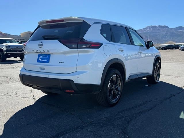 Used 2025 Nissan Rogue SV image 5