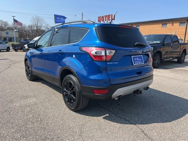 Certified 2017 Ford Escape SE w/ Equipment Group 201A image 4