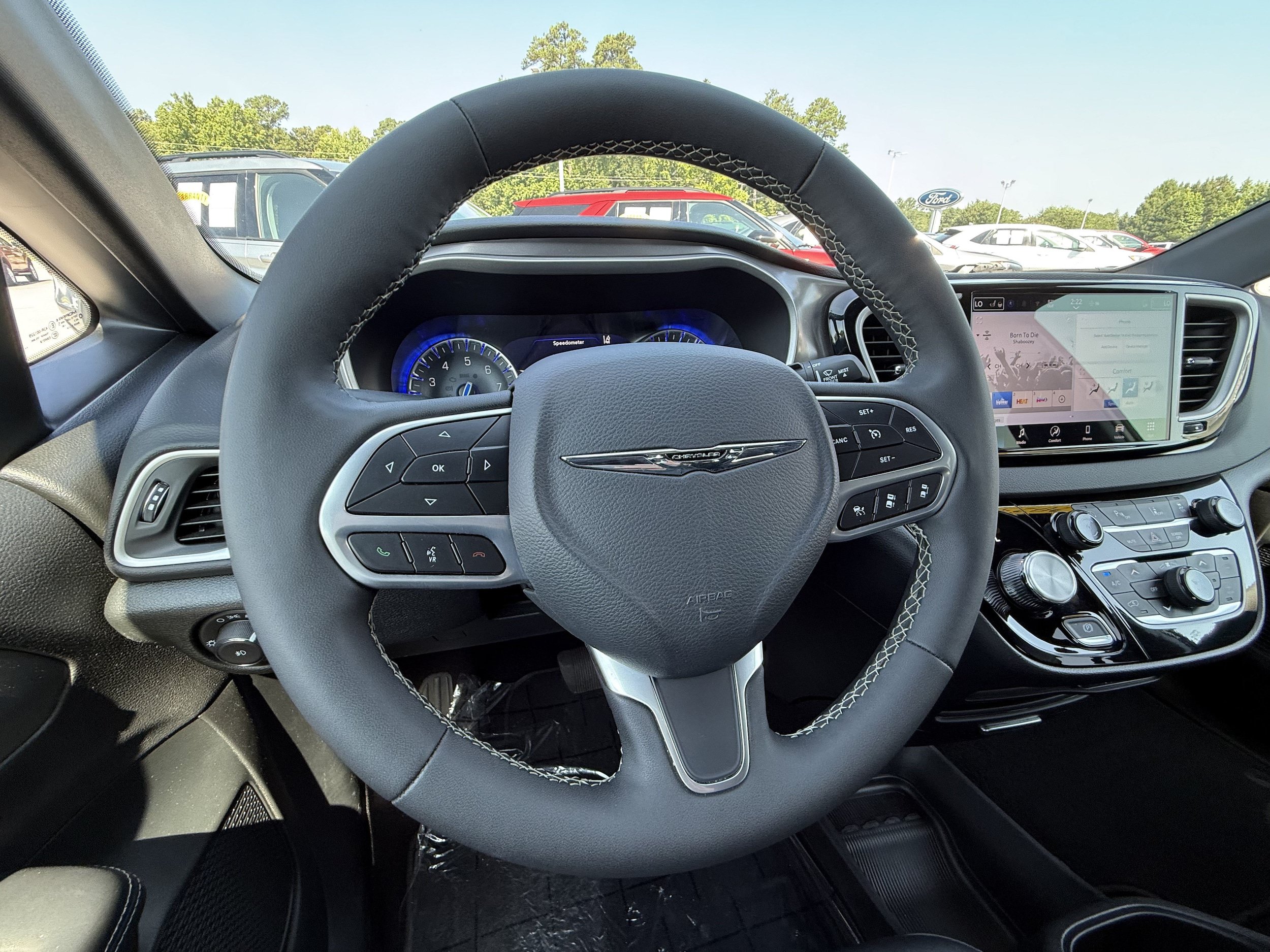 Used 2025 Chrysler Pacifica Select FWD image 14