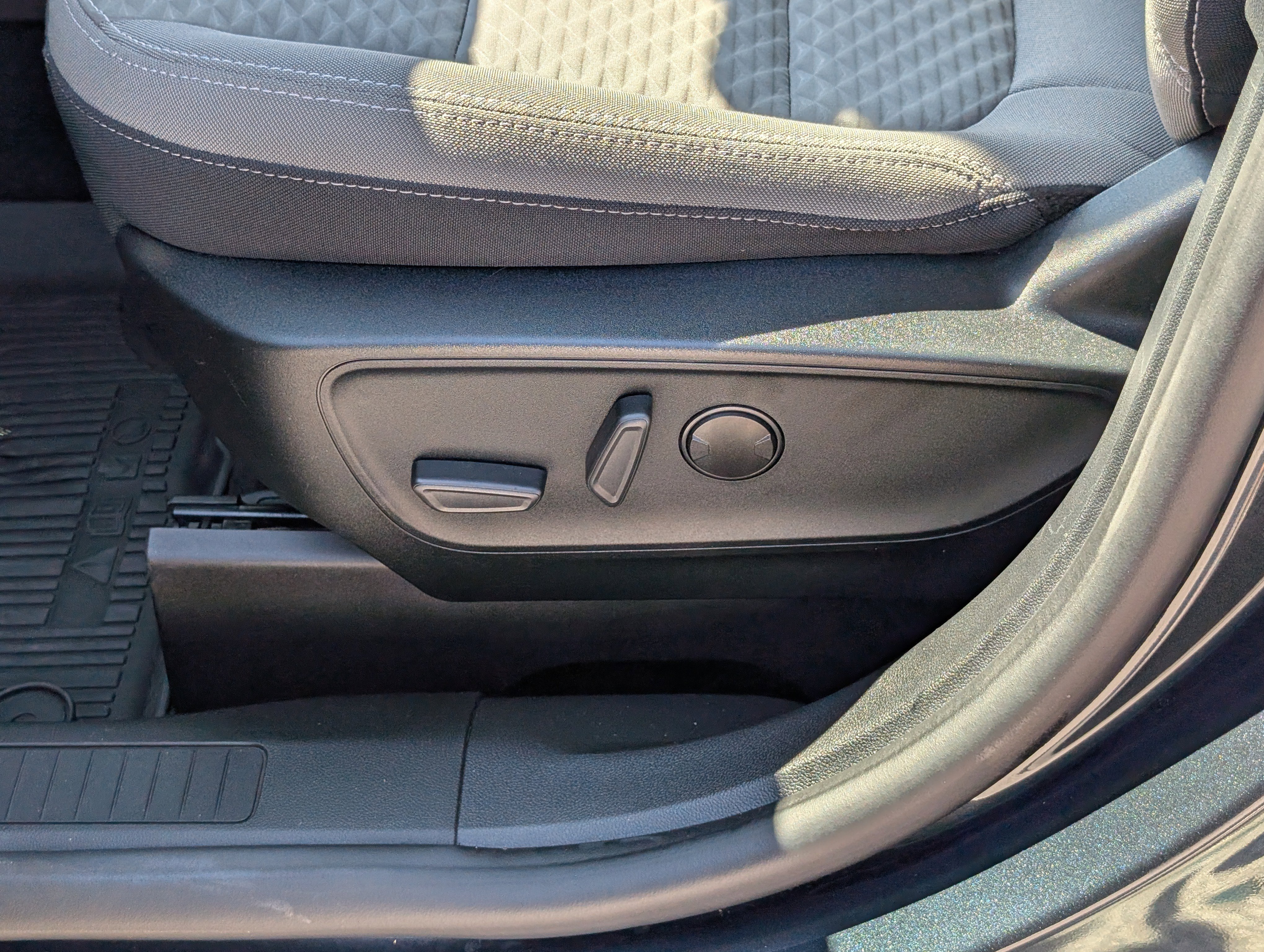 Certified 2022 Ford Escape SE w/ SE Sport Appearance Package FWD image 21