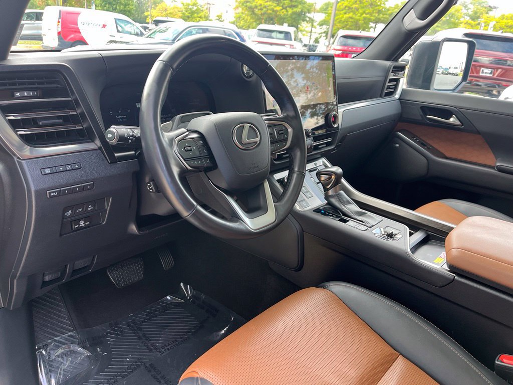 Used 2024 Lexus GX 550 w/ Accessory Package (Z1) AWD/4WD image 25