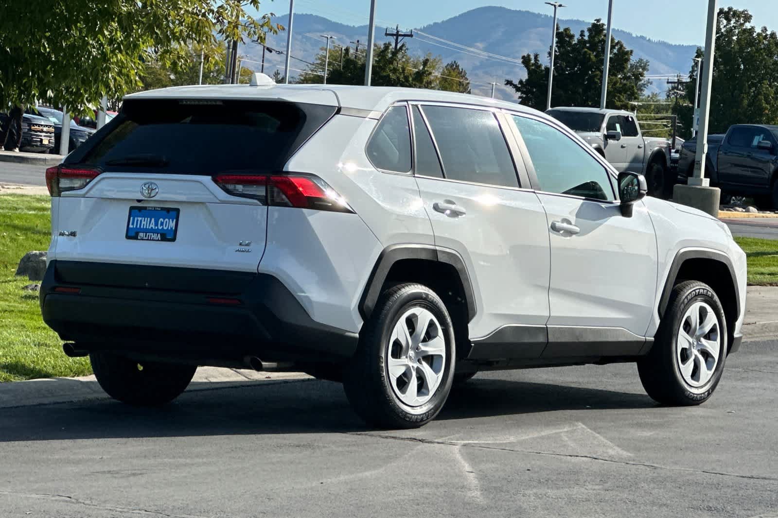 Used 2025 Toyota RAV4 LE AWD/4WD image 2