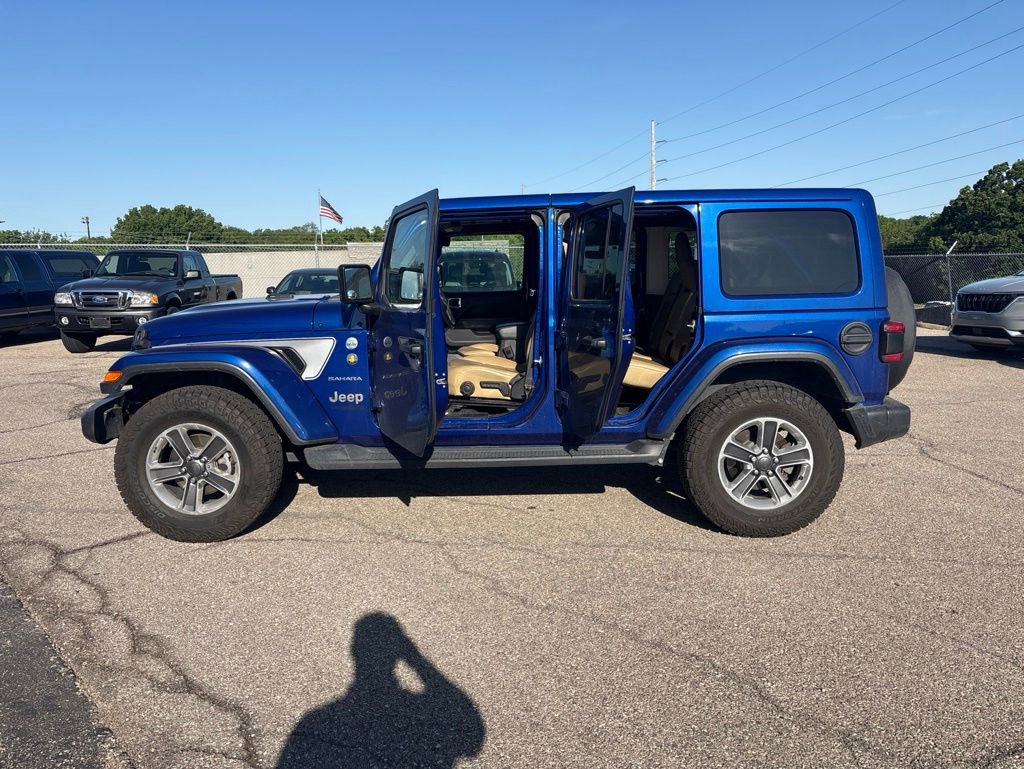Used 2018 Jeep Wrangler Unlimited Sahara AWD/4WD image 4